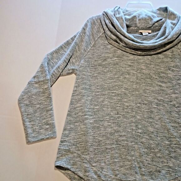 Westbound Large Turtle Neck Gray Shirt, Warm, Cozy, Soft, Minimalist. - Picture 7 of 10